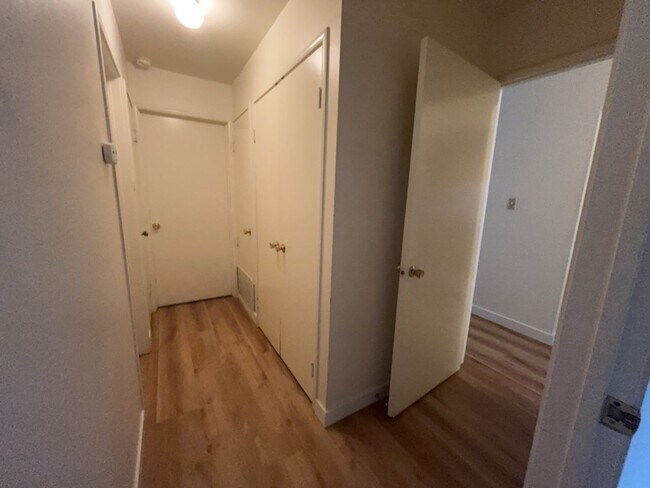 Building Photo - 605 Radcliffe Dr