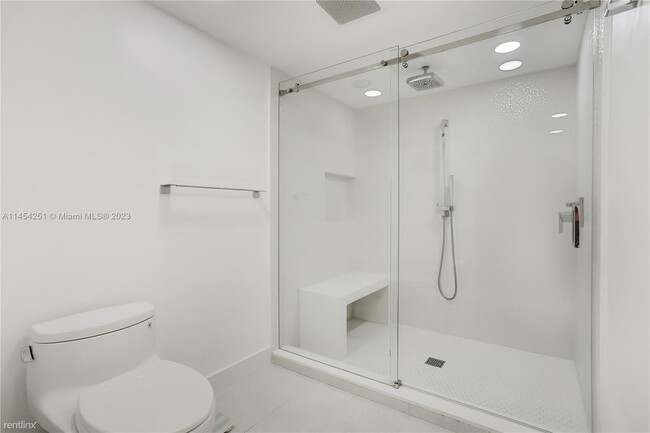 Building Photo - 3 br, 2.5 bath Condo - 5100 N Ocean Blvd A...