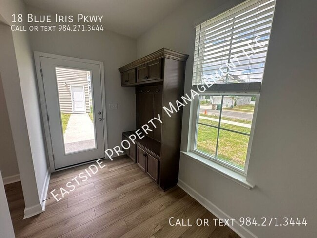 Building Photo - 18 Blue Iris Pkwy