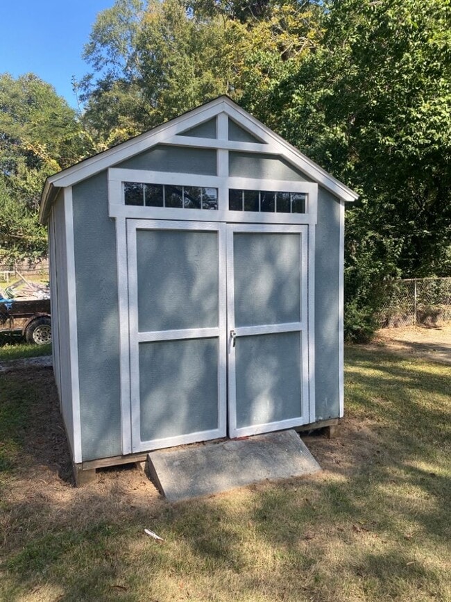 Building Photo - 4702 Rowland Ave