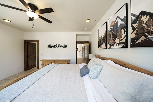 Building Photo - 35021 US-6