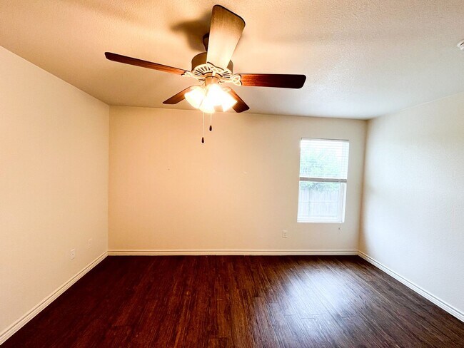 Building Photo - 1515 Justin Lp