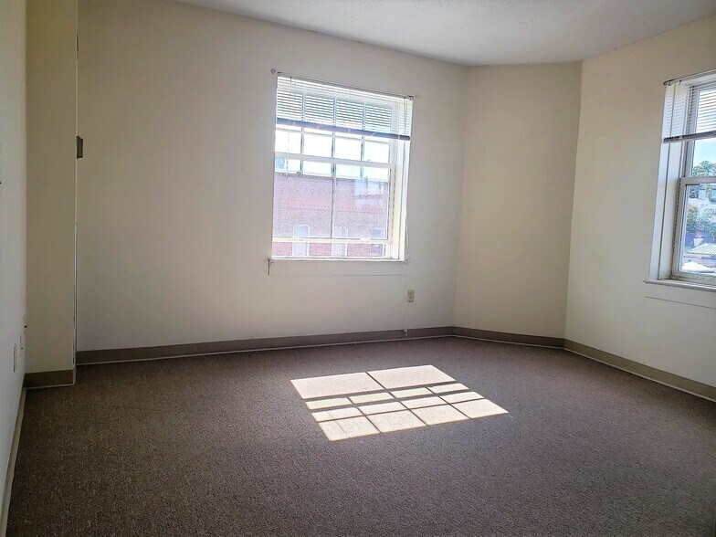 Burritt House 5969 W Main St New Britain CT 06051 Apartment Finder