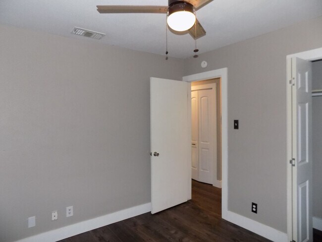 Building Photo - 14139 Swallow Dr