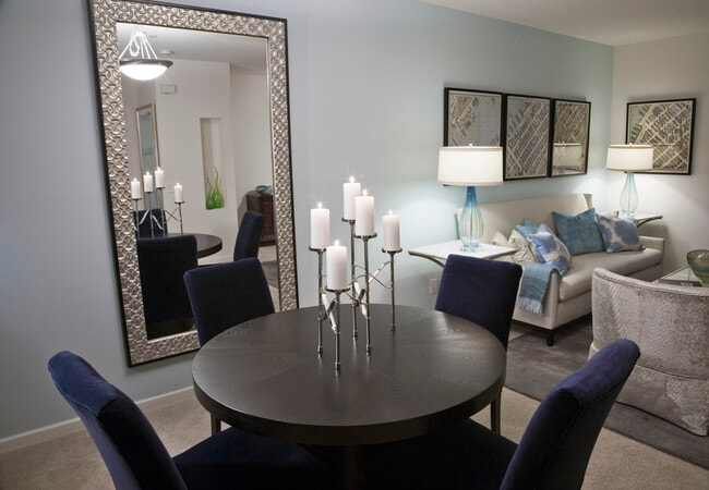 Dining Room - Avalon Garden City