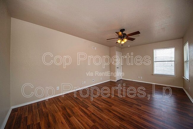 Building Photo - 518 Reba