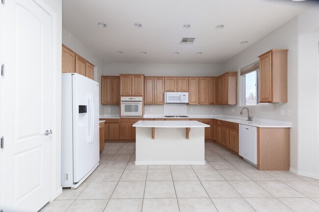 Building Photo - Beautiful Home With Casita in Sun City Anthem