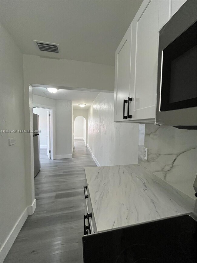 Building Photo - 1999 NW 2nd St