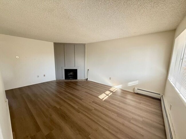 Building Photo - Move in specials - Pick One - Flexible lease terms are available  - 2 Bed, 1 Bath Apartment.