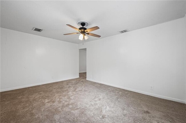 Building Photo - 305 Banberry Dr SE