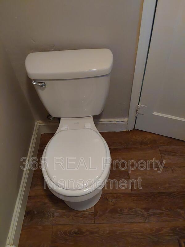 Building Photo - 1431 11 Street, Unit 1/2