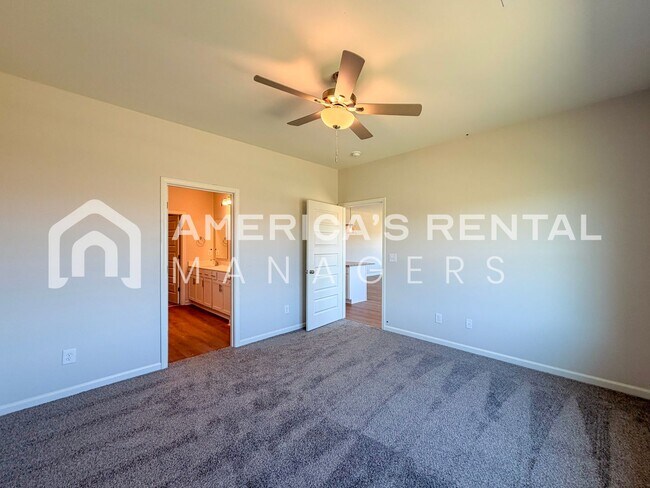 Building Photo - Southern Charm Meets Contemporary Style in Tuscaloosa! Sign a 13-month lease by 5/15/2026 and rec...