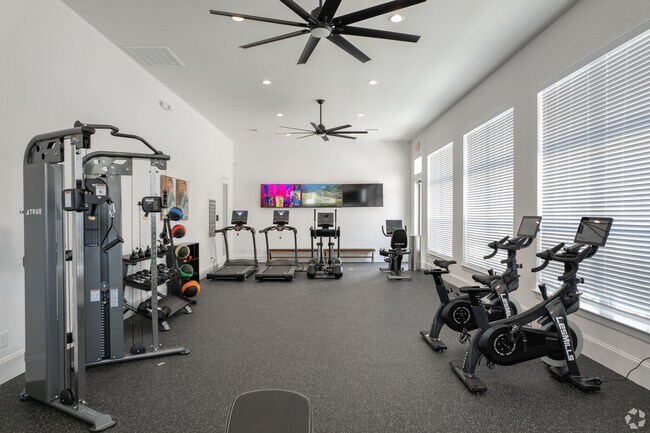 Building Photo - Luxury Living with Up to 8 Weeks Free!