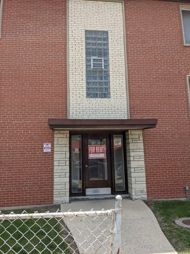 Building Photo - 3852 N Elston Ave