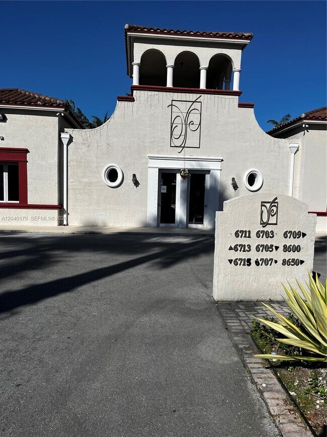 Building Photo - 8650 SW 67th Ave