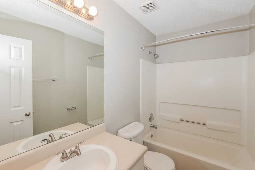Building Photo - 172 Regency Park Dr