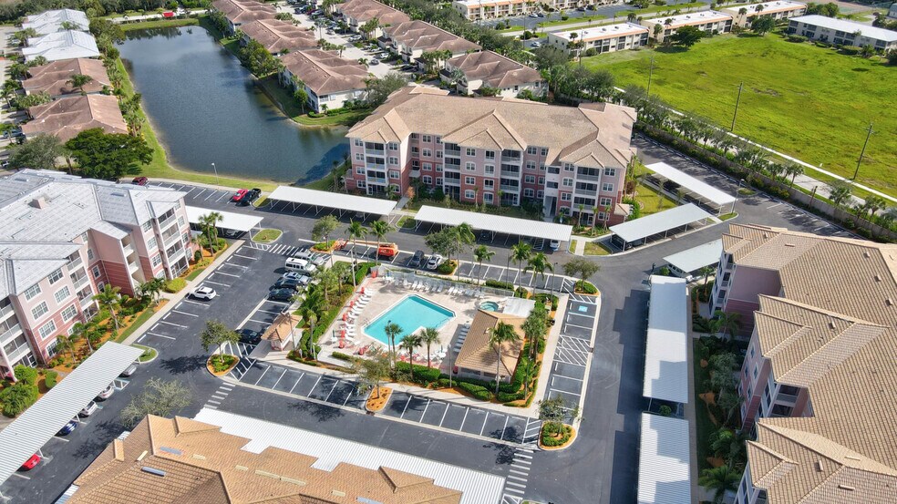 Building Photo - 15901 ROYAL POINTE Ln