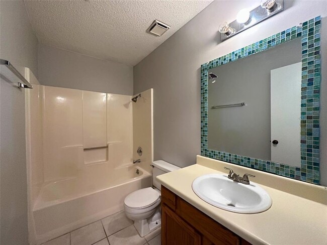 Building Photo - 16910 Village Oak Loop