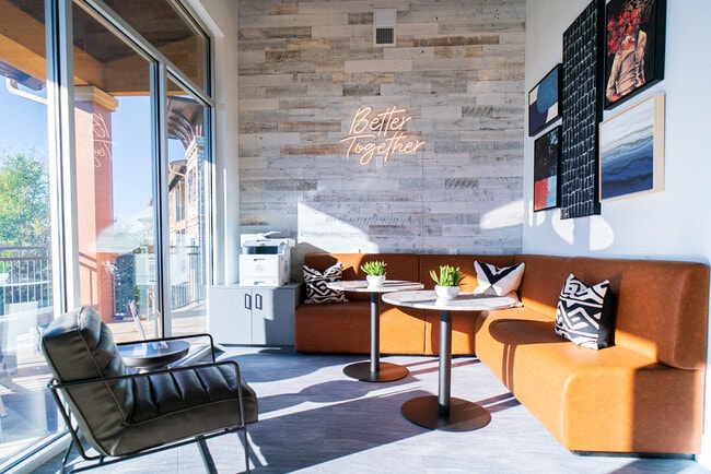 Building Photo - 10x Living at Grandview