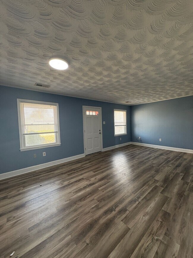 Building Photo - 1303 Collett Ln