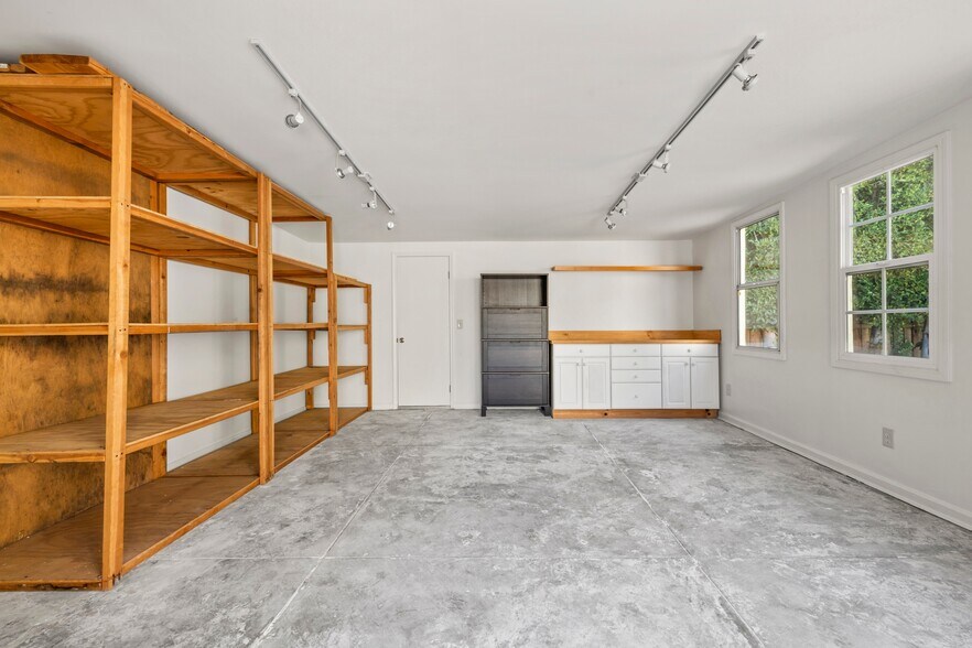 Building Photo - 2327 Midvale Ave