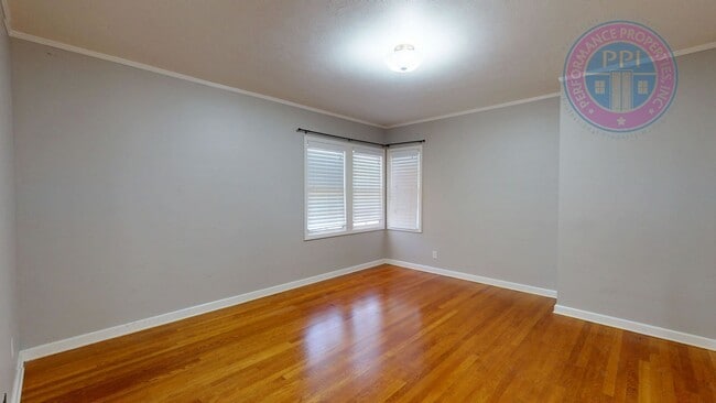 Building Photo - North Portland Living at Its Best | 2 Bed, 1 Bath!