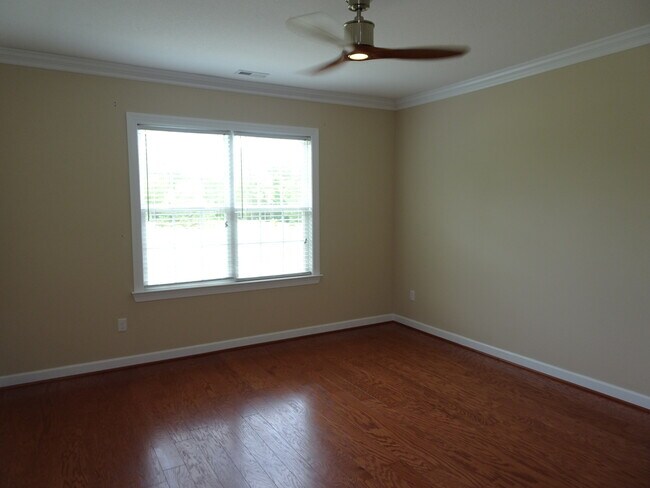 Building Photo - 802 Braemar Creek