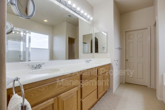 Building Photo - 7332 Escallonia Ct