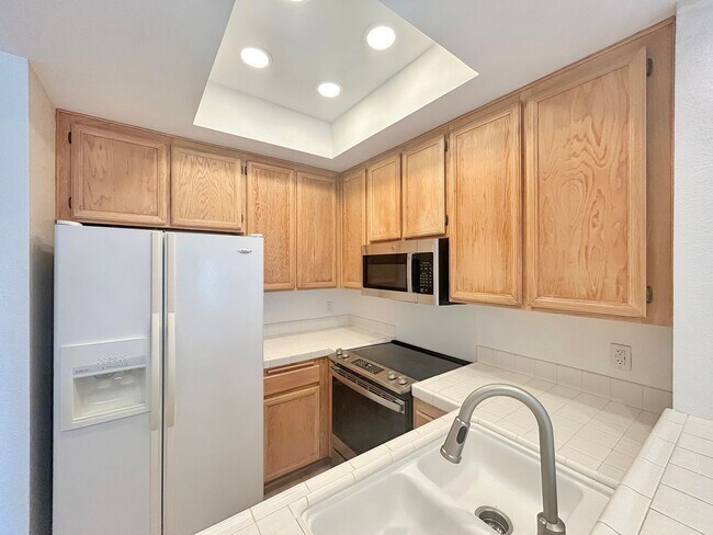 Building Photo - Beautiful 2BD/2BA W/ A/C, In-Unit Laundry, and Reserved Parking in Mission Valley!