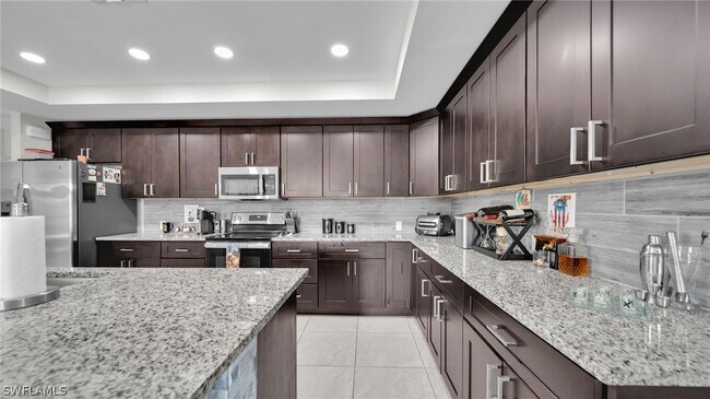 Building Photo - 569 Croydon Ave S