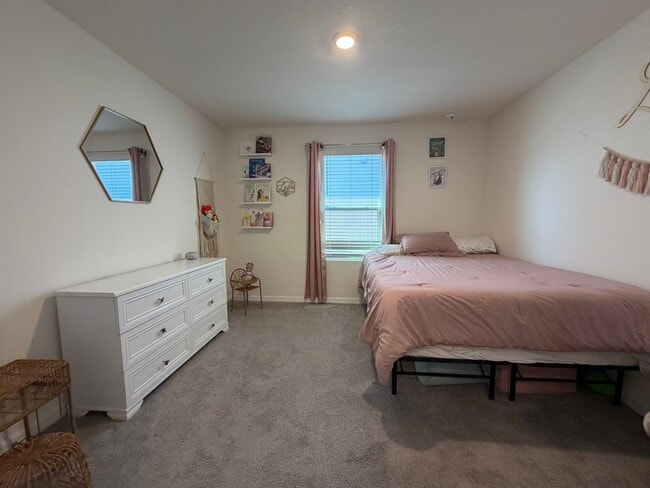 Building Photo - 4 Bed 2 Bath Home in Avalon Woods! FULLY FENCED YARD