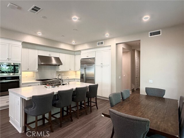 Building Photo - 110 Source