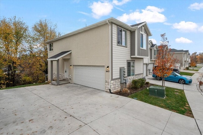 Building Photo - 645 S Plum Creek Ln E