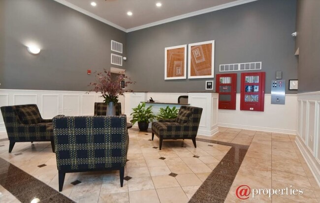 Building Photo - 828 W Grace St