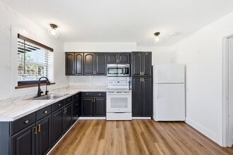 Building Photo - 2708 Hinda Rd