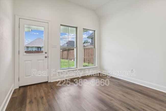 Building Photo - 7744 Cedar Trail Dr