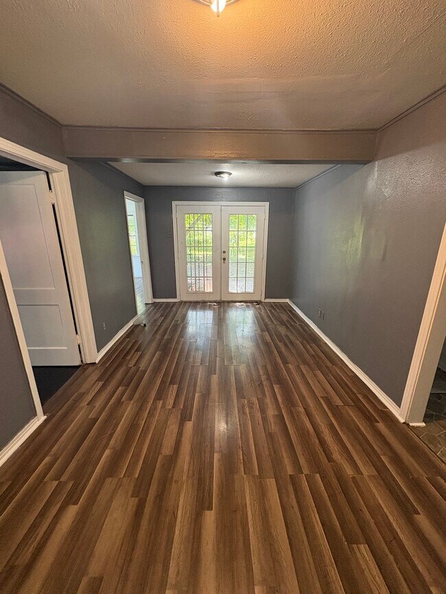Building Photo - Large 3 bedroom, 2 bath with refrigerator!