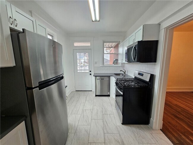 Building Photo - 1301 Broadway Ave