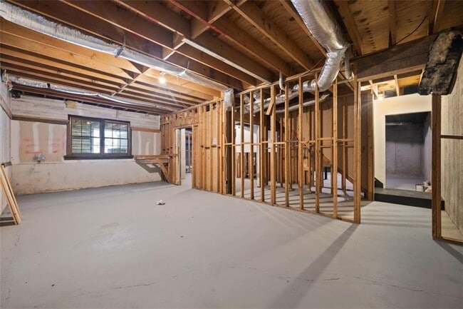 Building Photo - 2120 Skyland Cove Ln SW