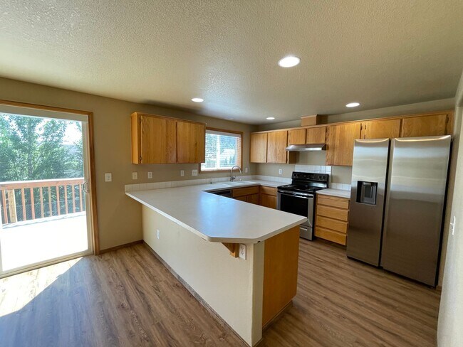 Building Photo - Spacious 4-Bedroom, 2.5-Bath Home with Deck, Fireplace & Updated Kitchen