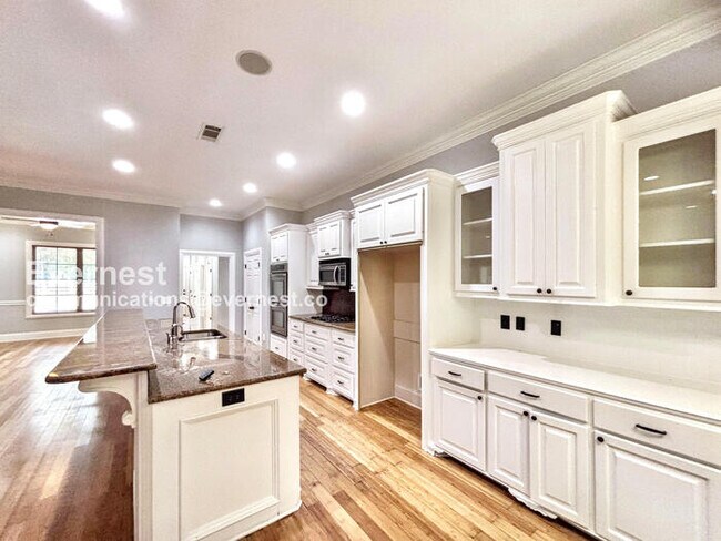 Building Photo - 4-Bedroom Home with Garage / Available Now!