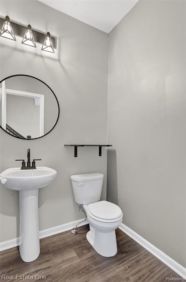 Building Photo - Modern 3-Bedroom Condo in Lake Orion Near I-75