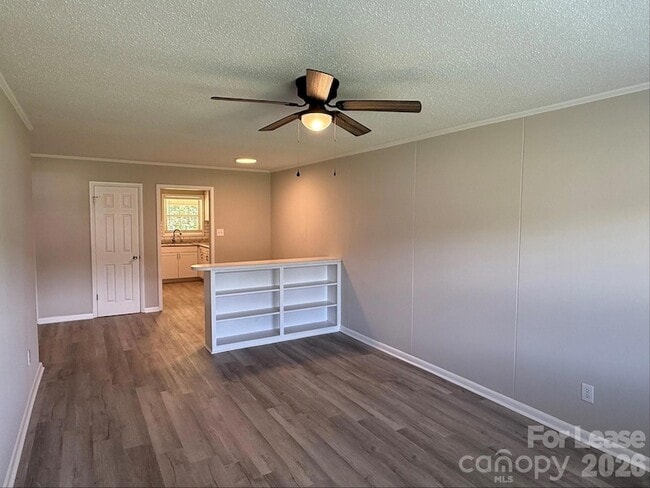 Building Photo - 1771 River Rd