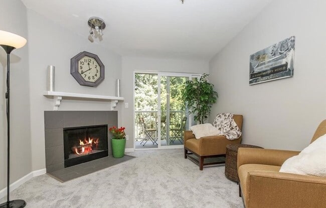 Building Photo - 3 Bed 2 Bath Condo is Available for Rent!