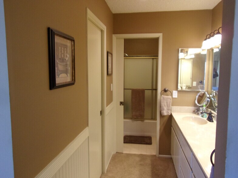 Building Photo - 1611 AZ-95