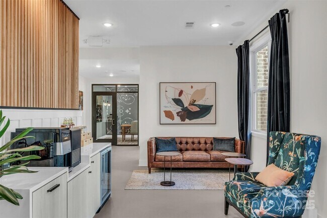 Building Photo - 9821 Research Dr