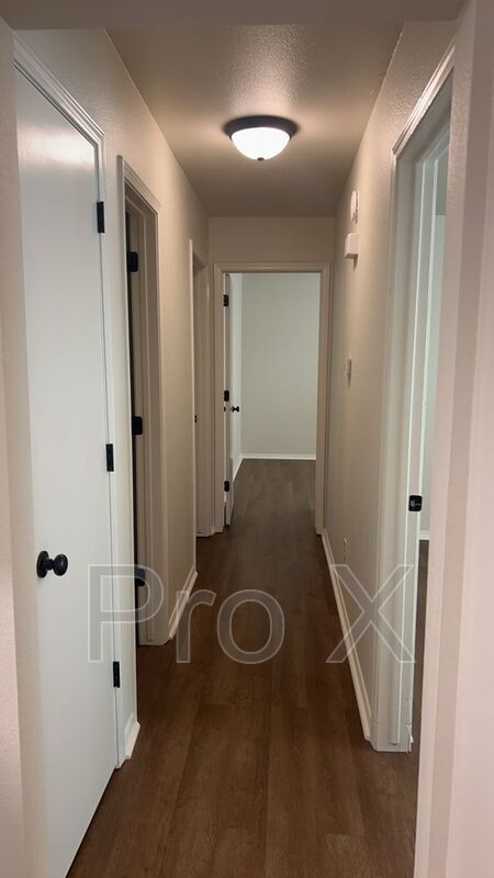 Building Photo - 1209 W Bishop Dr