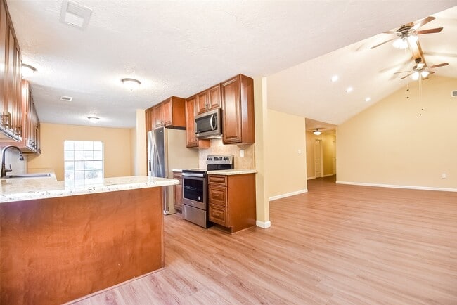 Building Photo - 2910 Colonial Dr