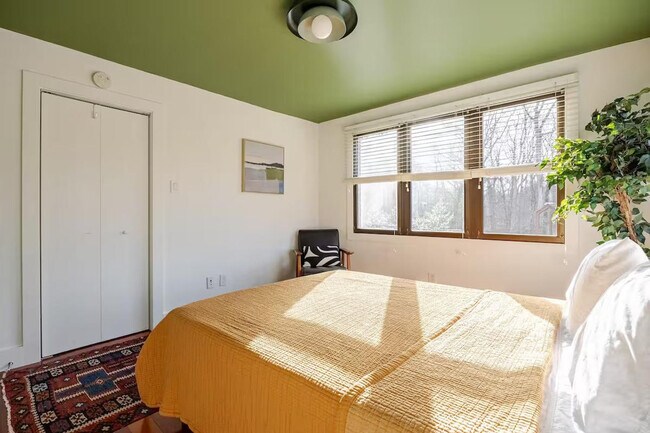 Building Photo - 2720 N Fillmore St