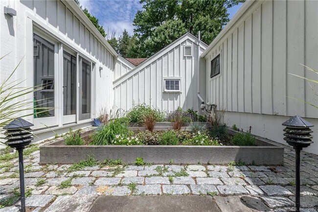 Building Photo - 147 Wykeham Rd